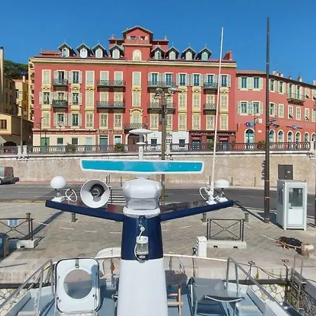 Hotel na wodzie Yacht Charter Cannes Antibes Nicea