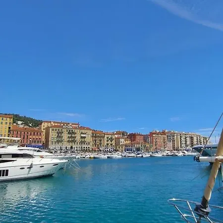 Yacht Charter Cannes Antibes Hotel na wodzie