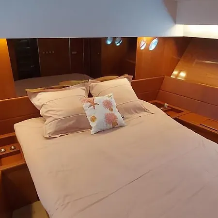 Yacht Charter Cannes Antibes Hotel na wodzie