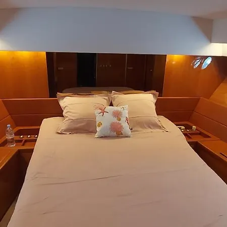 Hotel na wodzie Yacht Charter Cannes Antibes *